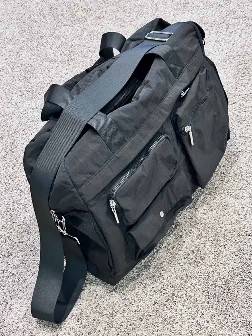 C&C California Weekender Travel Duffel Bag Black Multi-Pocket 18”x14” NWOT